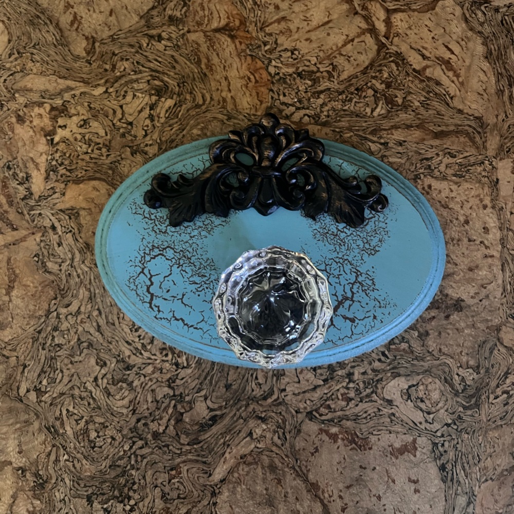 Kirkland's Teal Oval Wall Plaque with Brass Hanger